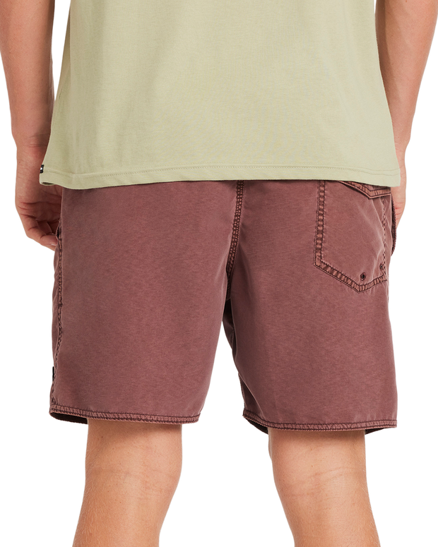 Center Trunk 17" Short - Merlot