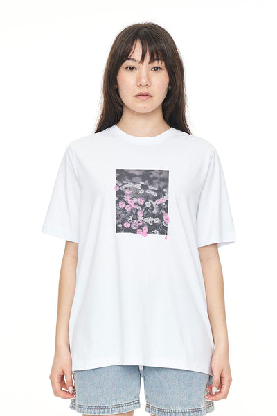 Relax Tee 220/Flower Bed - White